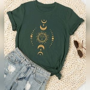 NWOT!! MOON & SUN PRINT TEE!!